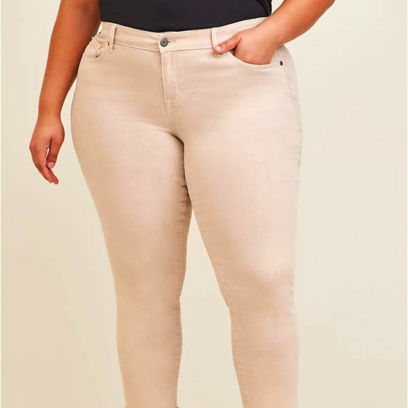 ❤️NWT VINTAGE TORRID JEAN BOYFRIEND STRAIGHT STRETCH MID-RISE TAN CREAM Size 16 - Picture 3 of 10
